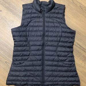 Lululemon vest, black, size 12, in excellent condition.